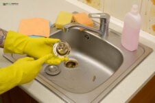 how to unclog a kitchen sink
