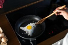 pros and cons of ceramic cookware